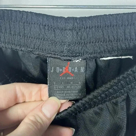Air Jordan black gym shorts boys size large 6-7 yrs red logo - Picture 4 of 4